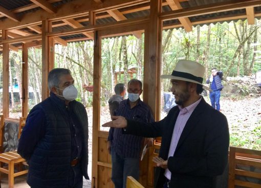 Gerente RAP Eje Cafetero, Luis Guillermo Agudelo Ramírez, y alcalde de Cajamarca, Julio Roberto Vargas