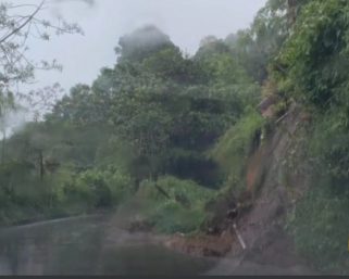 Debido a las fuertes lluvias, cierre total de la vía Salento-arrayanal