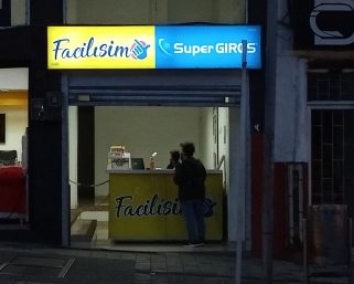 Jueves de hurtos en Armenia; atracaron un Facilísimo y robaron en un apartamento