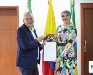 Alcalde José Manuel Ríos posesionó a Paula Andrea Huertas como nueva secretaria de Educación de Armenia