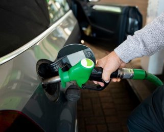 Tras incremento en el precio de la gasolina, en un 2,5% cayó su consumo en 2023