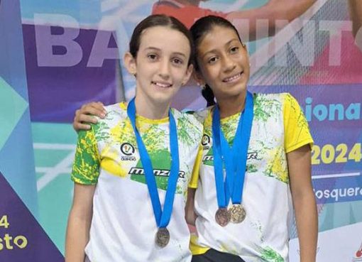 Jóvenes badmintonistas del Quindío brillan en torneo nacional: dos oros, una plata y un bronce