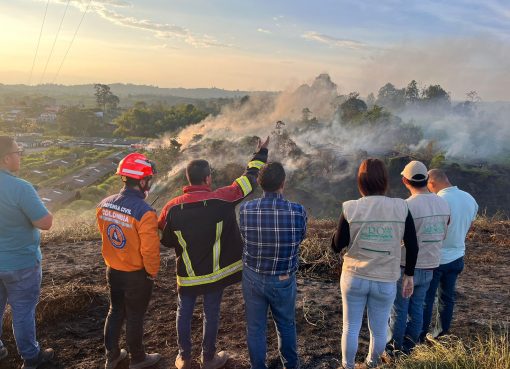 Incendio forestal en finca avícola de Circasia dejó cuatro hectáreas de pastizal consumidas