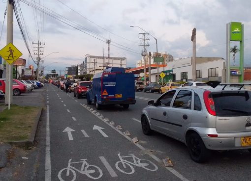 Abastecimiento de gasolina en Quindío es normal pese a paro en otras regiones: en Armenia hubo largas filas de vehículos tanqueando