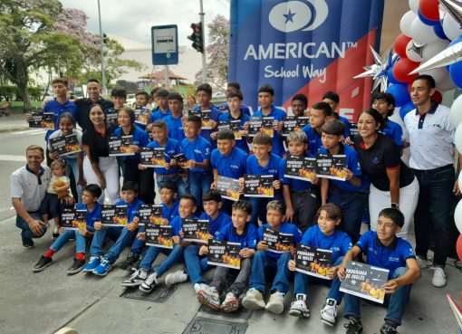 American School Way y Fútbol 4Life: una alianza que transforma vidas a través del inglés y el deporte en el Quindío