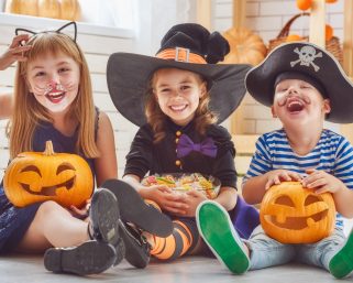 Las pintucaritas, temperas, escarchas usadas en los disfraces de Halloween pueden tener consecuencias para la piel