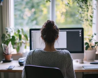 Un estudio señala que estar sentado durante largos períodos podría tener un impacto negativo en la salud cerebral