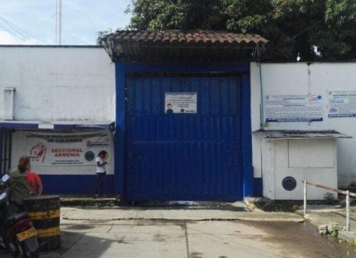 Lanzan bomba molotov contra la cárcel San Bernardo de Armenia