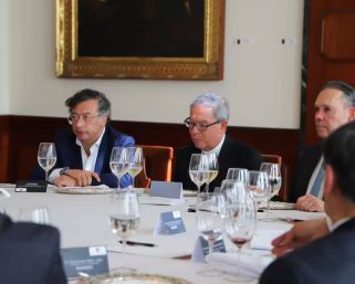 Líderes del Estado firman acuerdo para ‘desarmar las palabras’ tras encuentro liderado por la Iglesia Católica