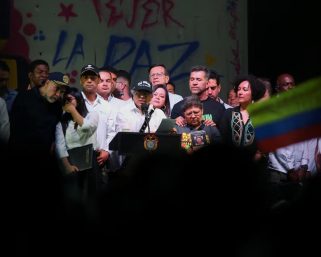 Controversia por presencia de cabecillas de estructuras criminales en evento de Petro en Medellín