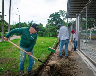 Imdera mejora coliseo y polideportivo del barrio Las Colinas para fortalecer el deporte comunitario
