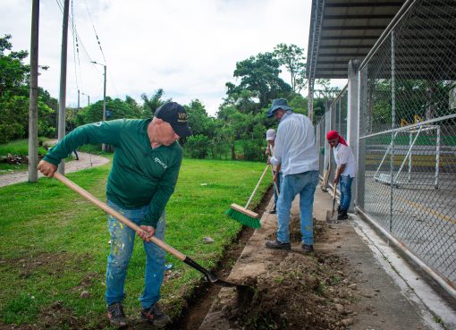 Imdera mejora coliseo y polideportivo del barrio Las Colinas para fortalecer el deporte comunitario