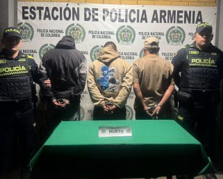 Tres capturados en Armenia por el robo de estructuras metálicas y de hierro del puente Montecarlo