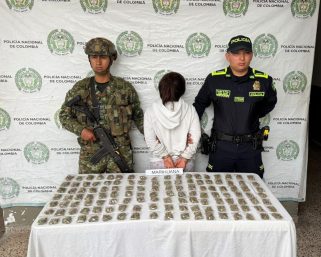 Mujer fue capturada en Montenegro con 125 bolsas plásticas herméticas de marihuana