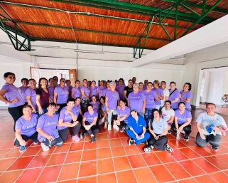 Capacitan a cerca de 40 mujeres del corregimiento de Barcelona en detección temprana de cáncer y hábitos saludables