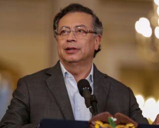 Petro firma decreto que convoca a la consulta popular sobre reforma laboral