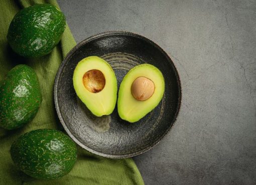 Nuevo estudio vincula el consumo diario de aguacate con mejora en el sueño y en la salud cardíaca