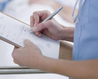 Reforma a la salud por decreto desata fuertes críticas de las EPS y hospitales