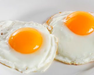 Un estudio indica que consumir huevos fritos podría contribuir a reducir los niveles de colesterol