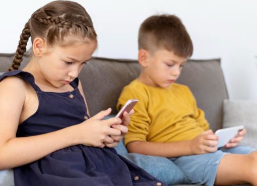 Estudio vincula el uso del celular en la infancia con efectos negativos en la salud
