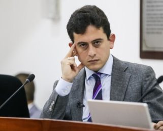 ‘Pone en riesgo mi vida’: Luis Carlos Reyes, exministro de Comercio, luego de que Petro lo acusara de ser cómplice de genocidio en Gaza