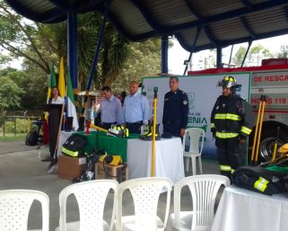 Bomberos de Armenia recibieron dotación y equipos para atender eventuales emergencias
