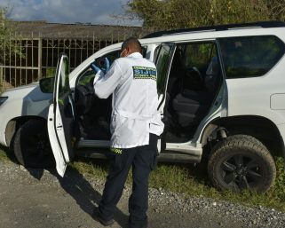 Hallan camioneta robada de residencia en el barrio La Castellana de Armenia