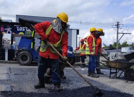 Avanza en Armenia mantenimiento de malla vial de la ciudad