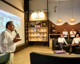 Abren en Armenia La Casa del Libro Total: un espacio para leer, pagar impuestos y disfrutar del arte