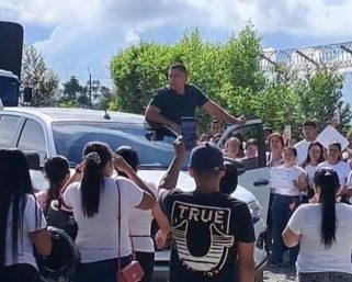 Con el corazón roto pero con fe, dueño de FritoMix promete reconstruir su fábrica con ayuda de sus empleados