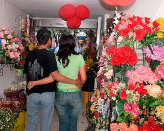 Flores, bisutería y restaurantes lideran el comercio en Quindío en el marco de la celebración de Amor y Amistad