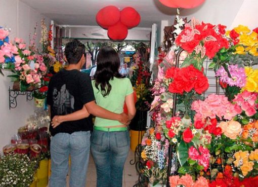 Flores, bisutería y restaurantes lideran el comercio en Quindío en el marco de la celebración de Amor y Amistad