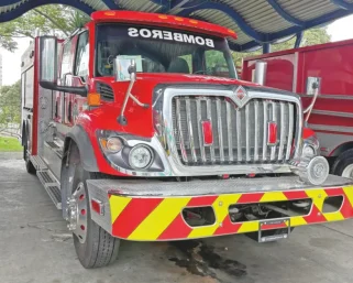 Entregan máquina extintora y carro cisterna al Cuerpo Oficial de Bomberos de Armenia
