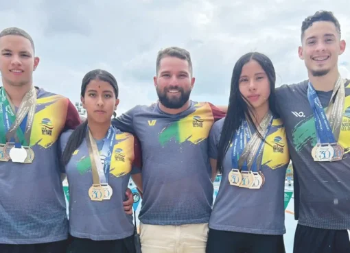 Natación quindiana logra 18 medallas y siete récords personales en torneo en Pereira