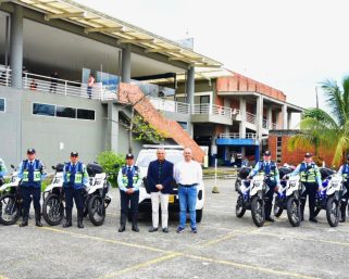 Entregadas 8 motos y 1 camioneta a la Secretaría de Tránsito y Transporte de Armenia