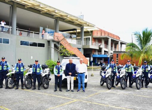 Entregadas 8 motos y 1 camioneta a la Secretaría de Tránsito y Transporte de Armenia