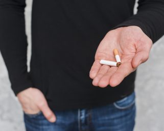 Un estudio indica que abandonar el hábito de fumar reduce el riesgo de desarrollar demencia