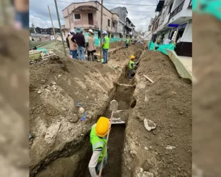 Avanzan las obras de optimización y reposición de redes de la carrera 25 de Calarcá