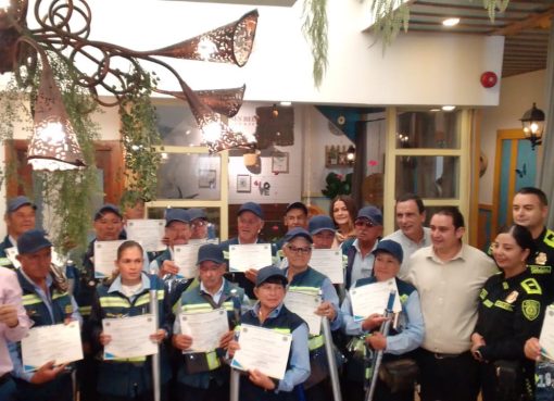 25 cuidadores de vehículos en Salento reciben certificación como promotores de turismo y convivencia