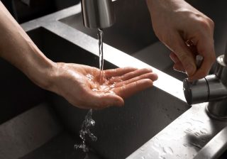 Avanza el restablecimiento del servicio de acueducto en varios barrios y sectores de Armenia