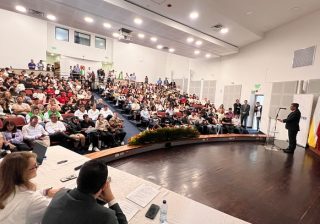 Armenia asegura el futuro profesional de 327 jóvenes con millonaria inversión en becas