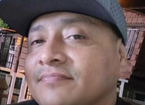 Pánico en Nueva Tebaida: Ataque sicarial deja un muerto y dos lesionados mientras compartían en la calle