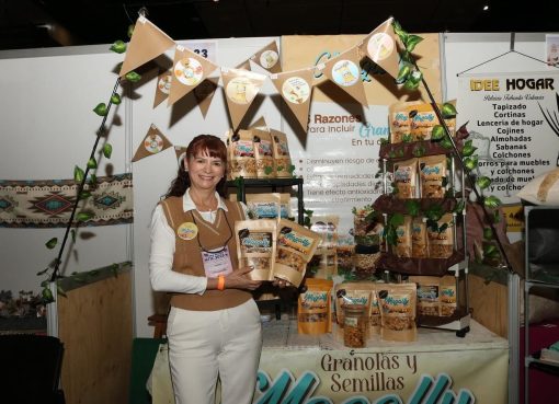 255 emprendedoras quindianas se transforman digitalmente tras exitosa campaña regional en el 2025