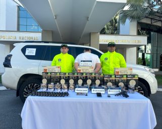 Cae ladrón con pistola y vehículo de alta gama en Almacén de Armenia