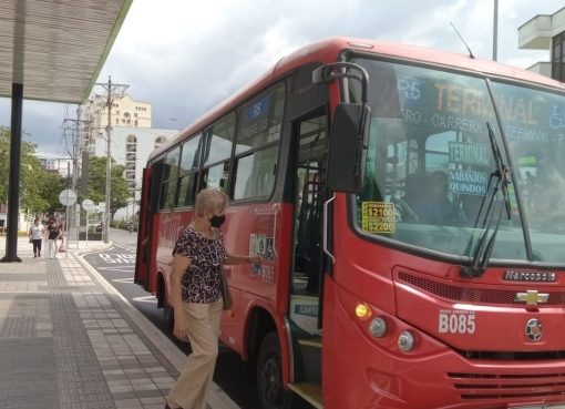 Armenia define tarifas de transporte para 2026: bus urbano sube a $3.200 y carrera mínima de taxi a $6.600