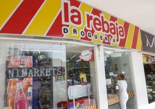 Crisis en Droguería La Rebaja: Cierra el 2025 con pérdidas de $40.000 millones