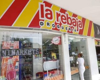 Crisis en Droguería La Rebaja: Cierra el 2025 con pérdidas de $40.000 millones