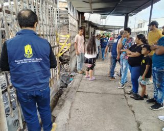 Alcaldía de Armenia entrega asistencia humanitaria a damnificados por incendio en La Fachada