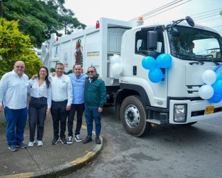 Quimbaya y Córdoba fortalecen su sistema de aseo con nuevos vehículos compactadores de alta capacidad