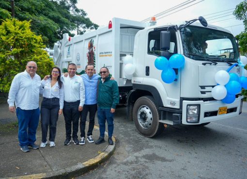 Quimbaya y Córdoba fortalecen su sistema de aseo con nuevos vehículos compactadores de alta capacidad